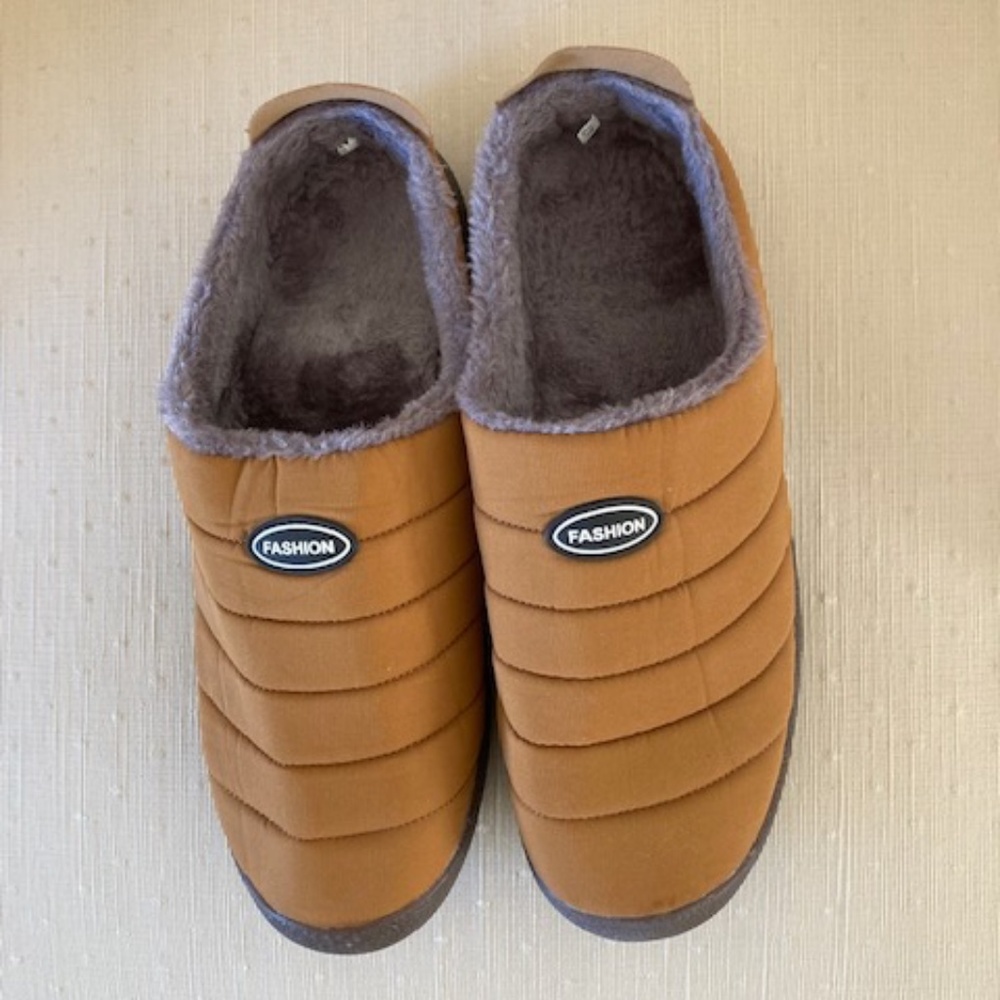 Mens slip-on slippers size 13 wide